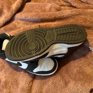 Nike women Black and White Sneakers